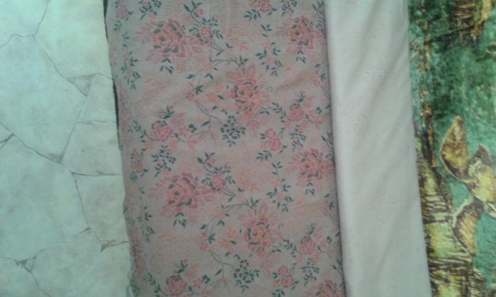 Продаю вельвет, красный, горчичный в мелкий цветочек