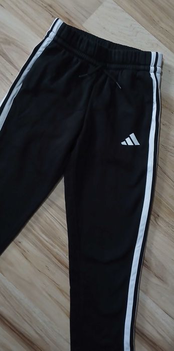 Lot haine fetita,mar 134,stare foarte buna