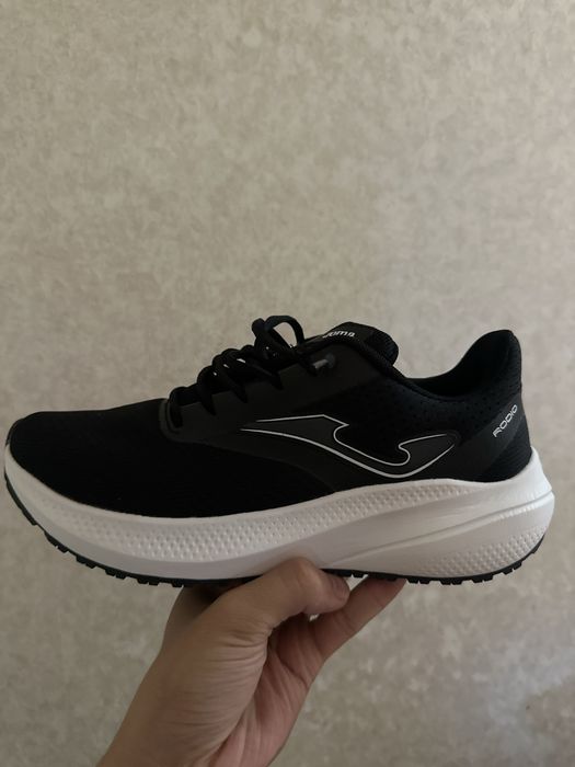 Кроссовки Joma.