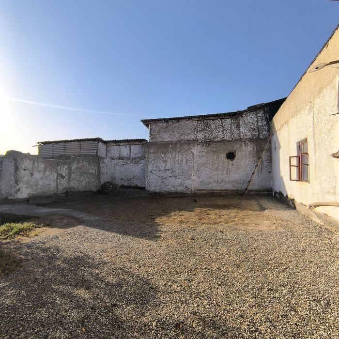 Karmana tumani Gulshan qoʻrgʻonida Hovli sotiladi