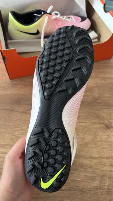 Футболни обувки Nike Mercurial – Turf
