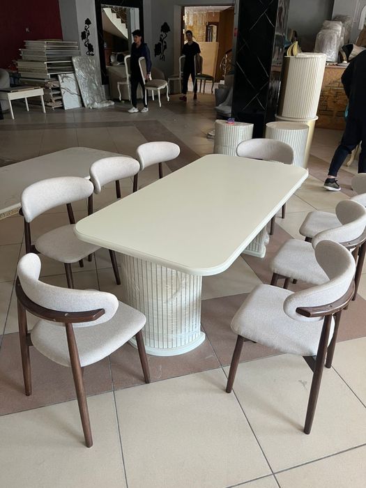 Стол со стульями