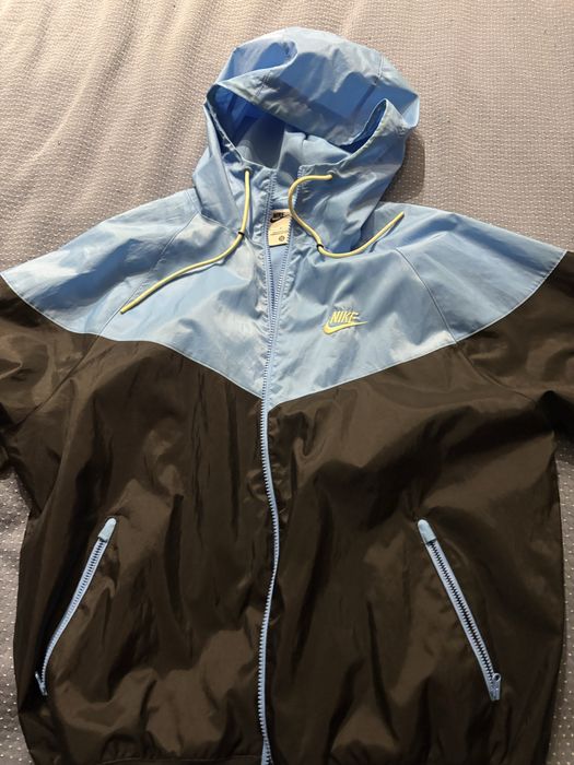 Специализированная ветровка Nike spotswear Windrunner