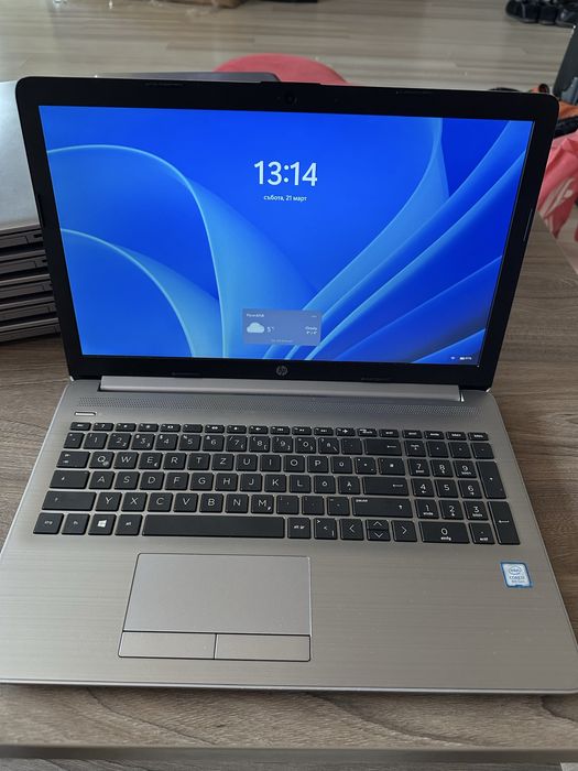 Лаптоп HP 250 G7.     I7 / 8 GB Ram / 512 GB SSD
