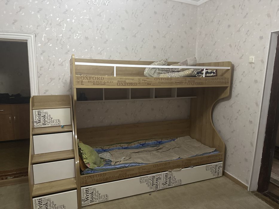 Продам двухярусную детскую кровать