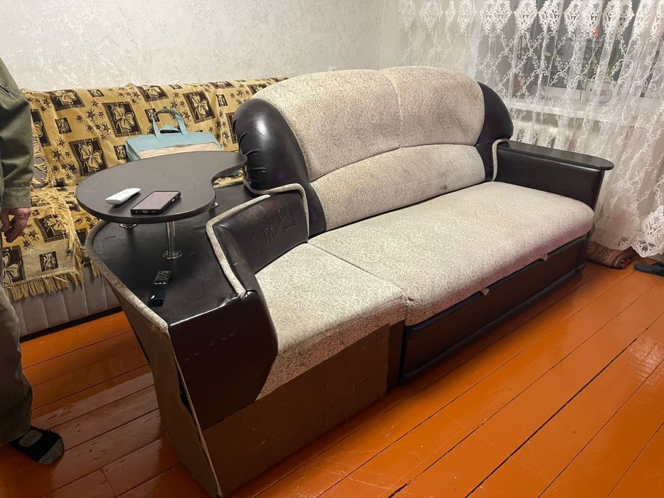 Диван угловой с креслом.