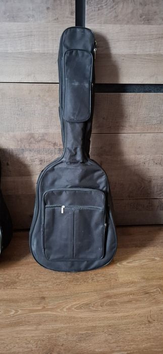 Vând chitara acustica Stagg