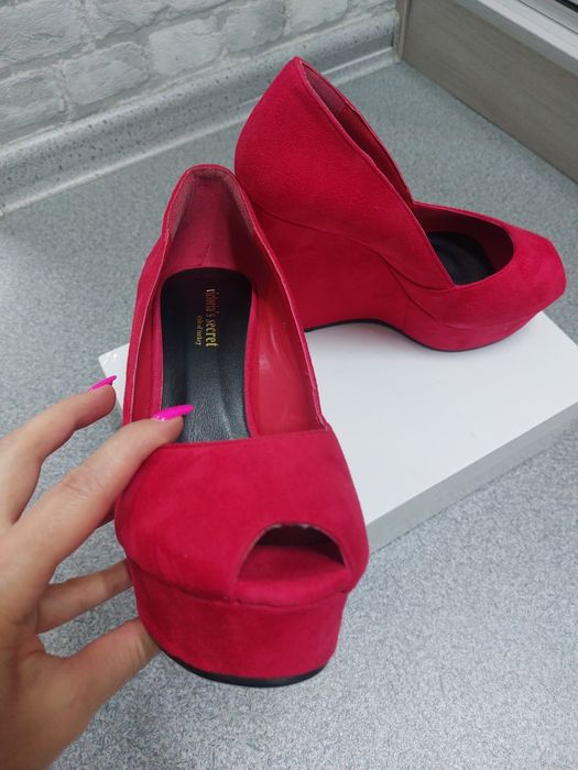 Туфли замшевые красные