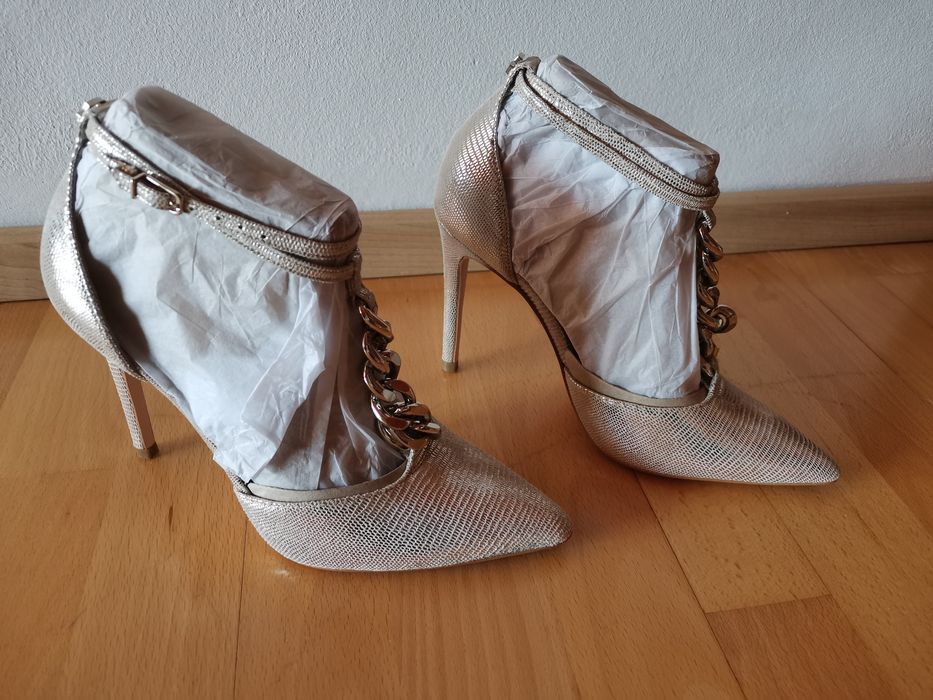 Pantofi damă noi piele naturala Guess 36