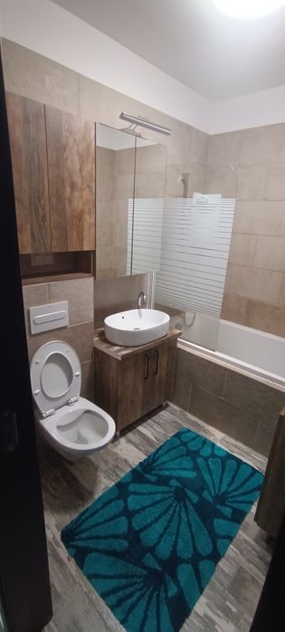 Dau în chirie apartament cu două camere