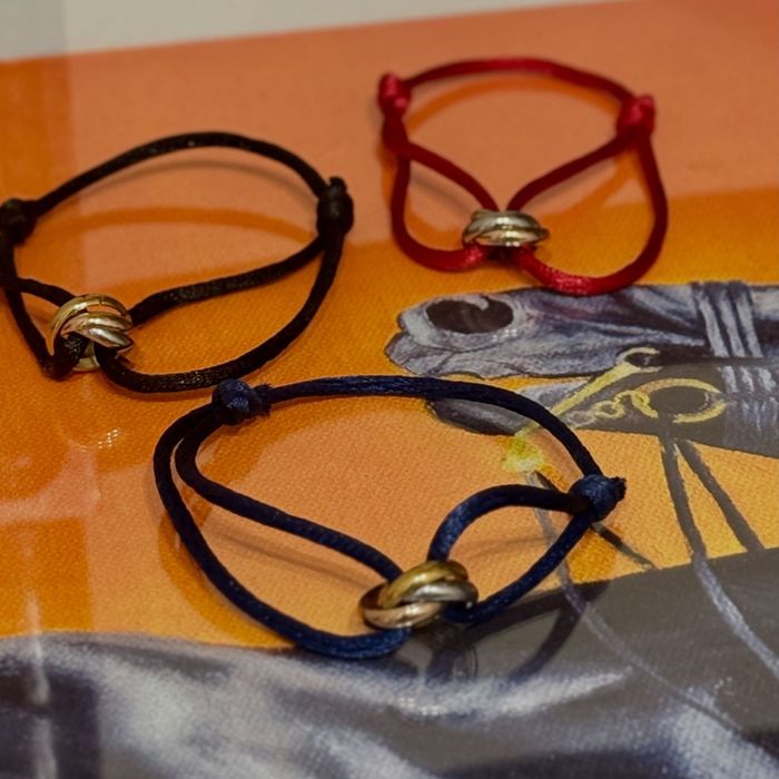 Стилна гривна с конец