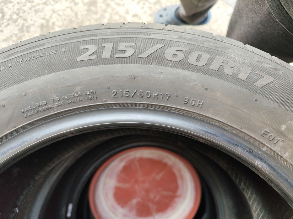 Set anvelope auto vara Sailun 215/60R17 96H - Nou