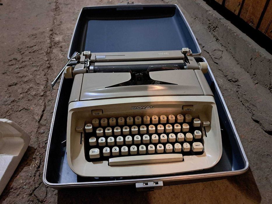 електроника, куфари, пишещи машини и часовник