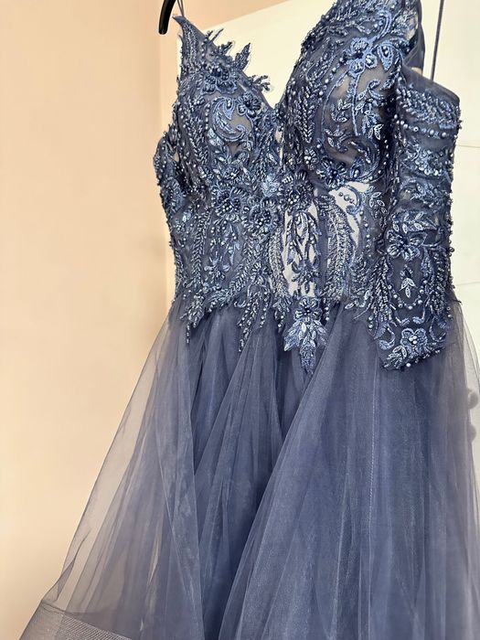 Продавам бална рокля