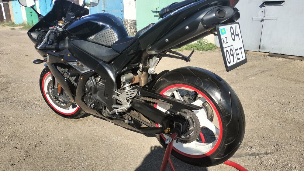 Продам ямаху r1 2006 год