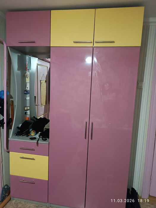 Продам прихожую и комод кухонный