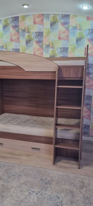 Продам двухярусную кровать
