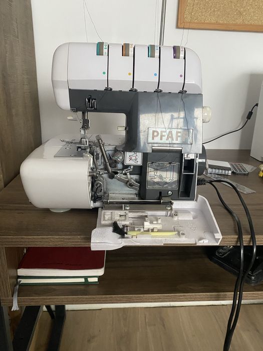 Masina de surfilat PFAFF