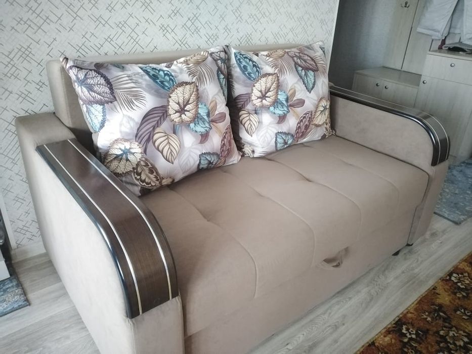 Продам новый диван.