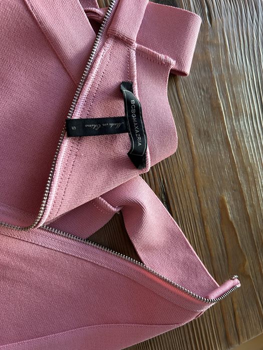 Бандажна рокля BCBGMAXAZRIA