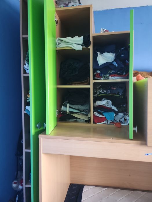 Двуетажни легла с гардероб и бюро