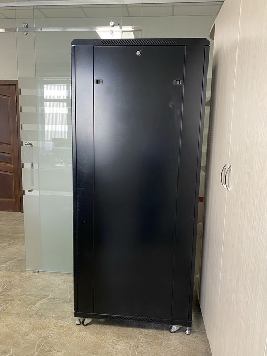 Шкаф серверный черный