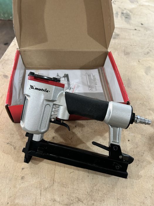 Продам строительный степлер Matrix