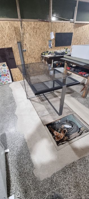 Масивна стъклена маса