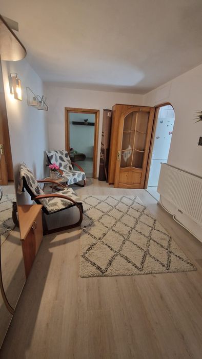 Vand apartam 2 cam precista parter cu balcon