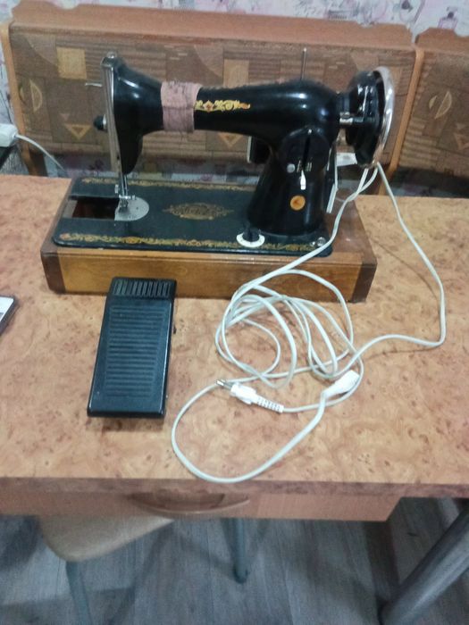 Продам швейную машинку