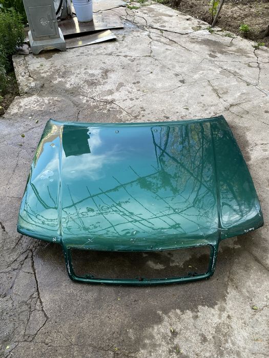 Капот на ауди 100 с4