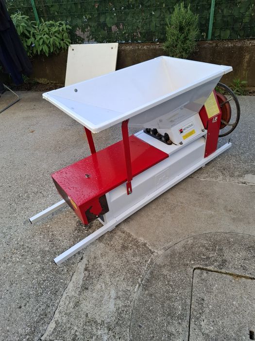 Zdrobitor desciorchinator struguri ,electric