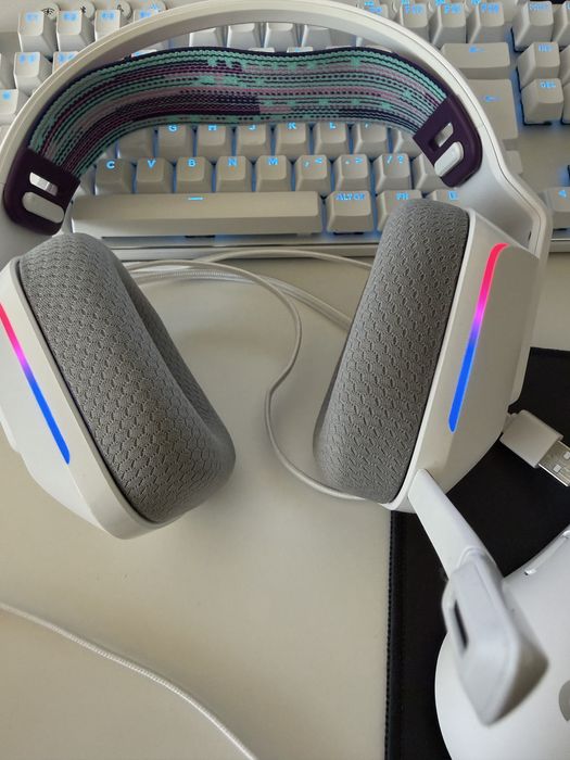 Logitech  мишка, клавиатура, слушалки