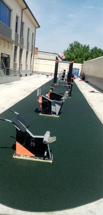 Резиновое покрытие для спорт площадок беговых дорожек дестких площадок