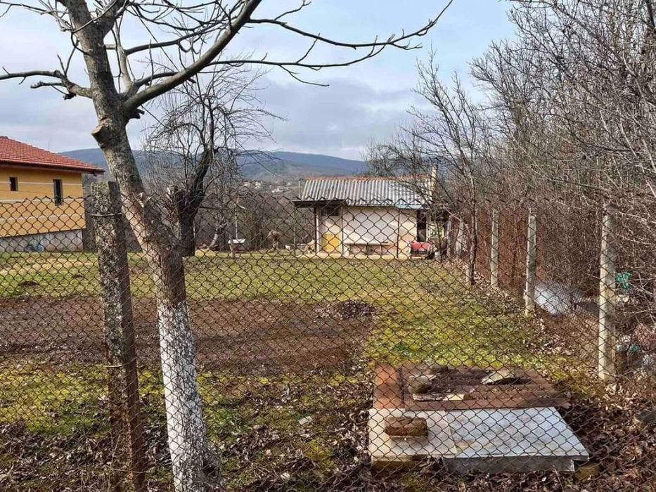 Бунгало с двор 980 м2 в с. Егълница