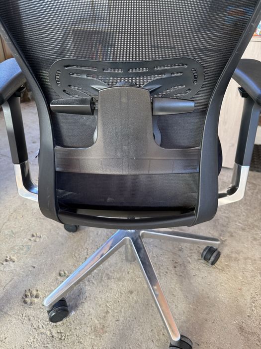 Продавам офис стол Sidiz T50