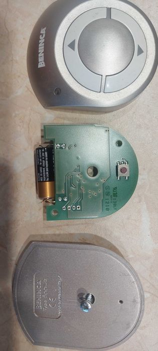 Дистанционно BENINCA APPLE 4WV за гаражни врати - бариери и други