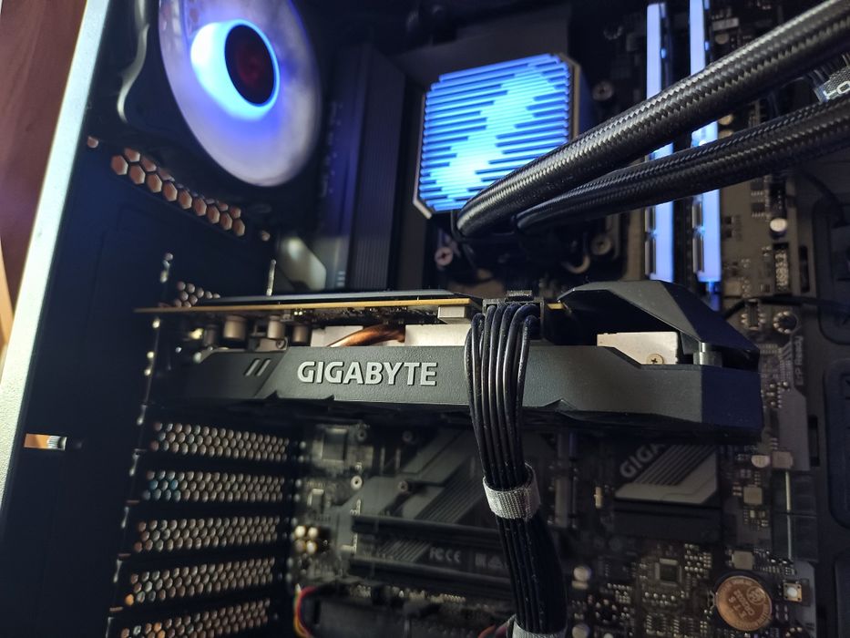 Видеокарта NVIDIA GeForce GTX 1660 Ti 6GB.