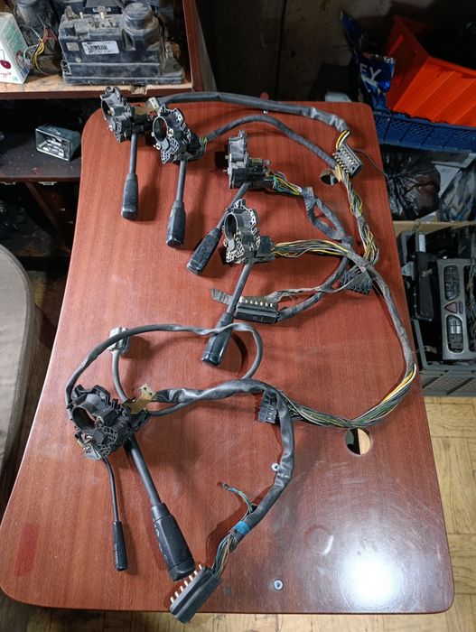 Переключатель поворотов на Мерседес W 124 W 140 W 201(190)