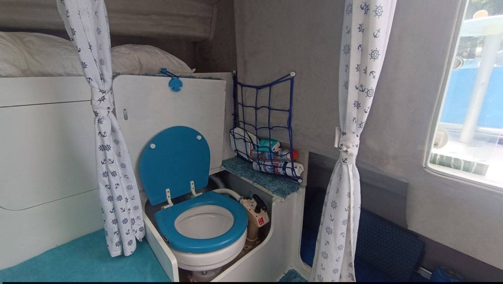 Моторна лодка Beneteau