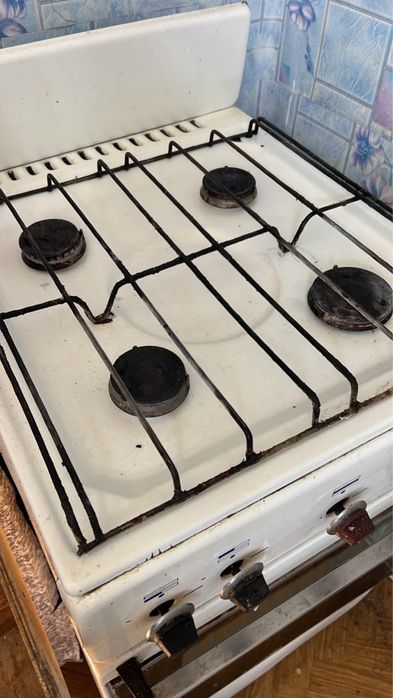 Продам газовую плиту