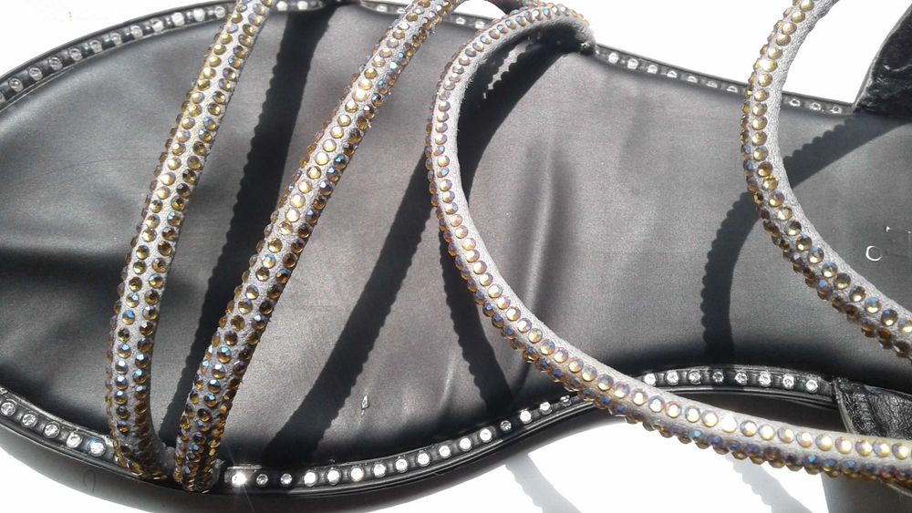 Продам сандалии + шлёпки