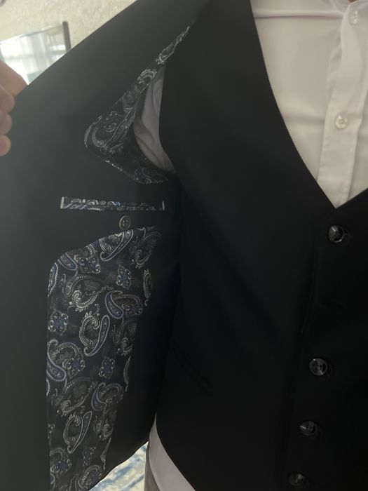 Продам костюм