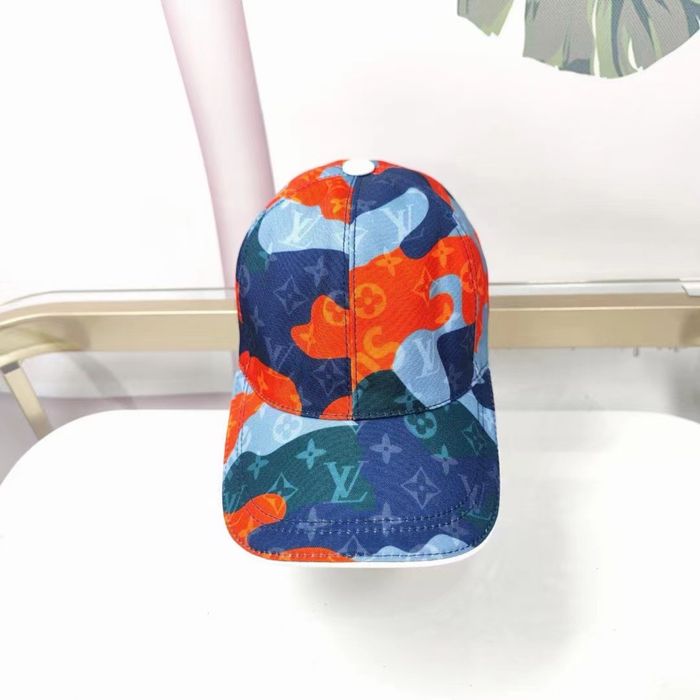 Шапки Baginski , Gucci, LV