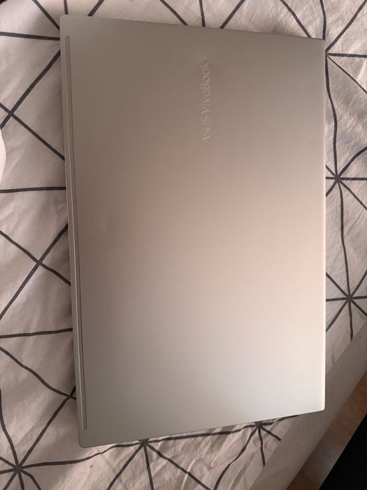 Asus VivoBook продавам