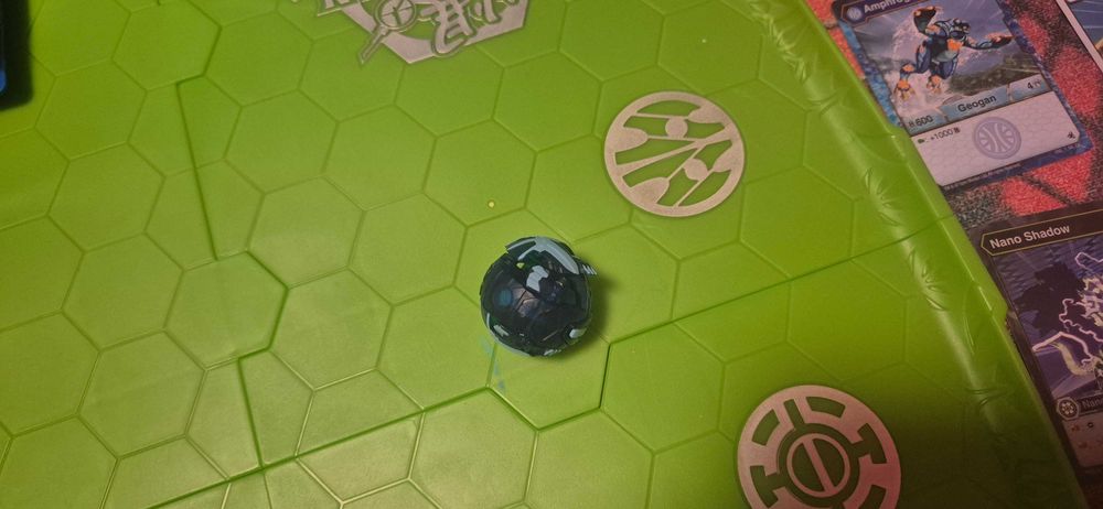 Бакуган арена, фигурки и карти