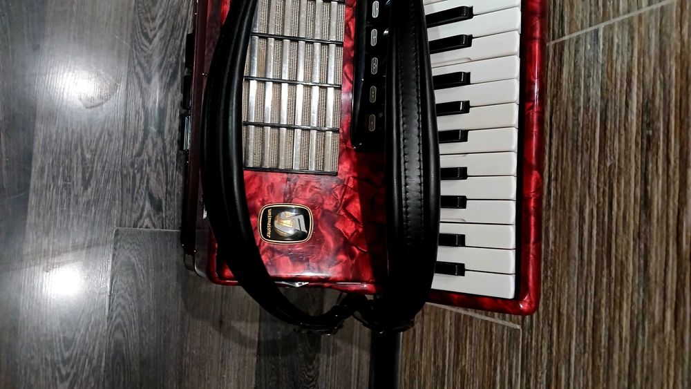 Акордеон Weltmeiyter 60баса