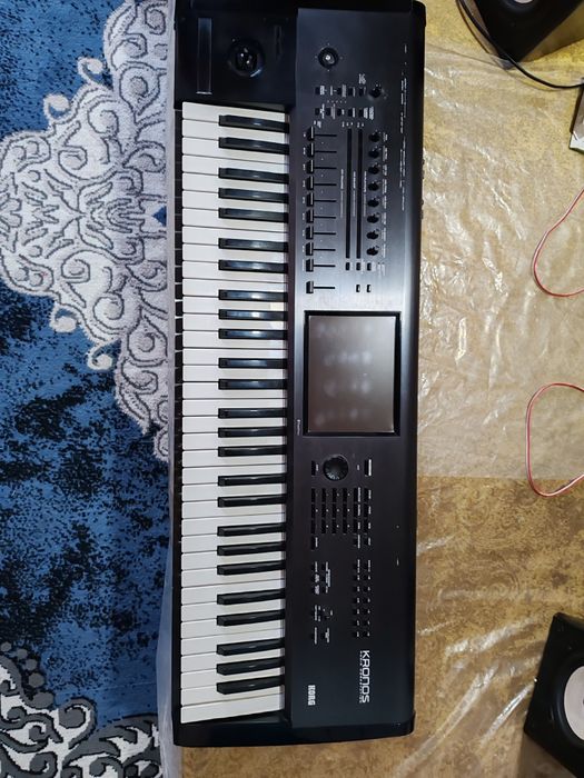 Korg Kronos 1sotiladi holati yaxshi chexol va kabel qo'shib beraman