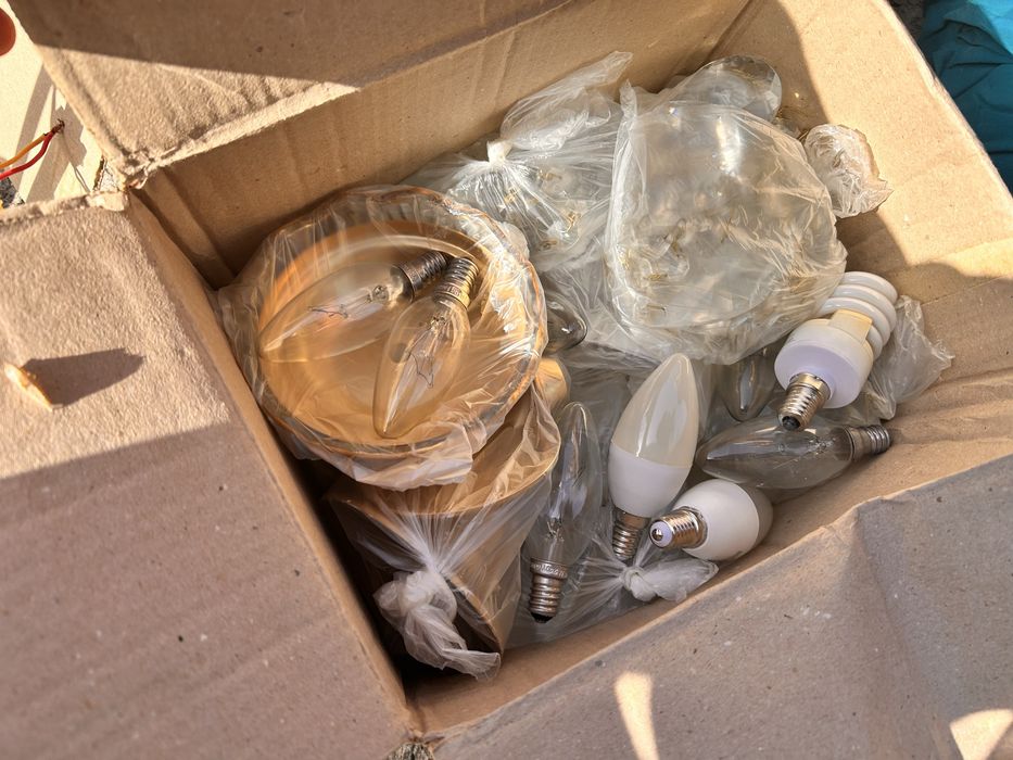 Продаются 2 люстры полный комплект