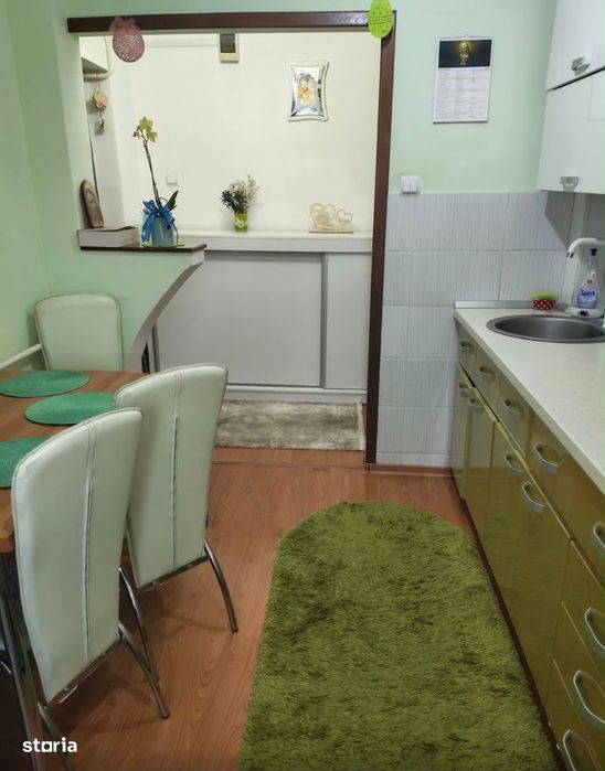 De vanzare apartament cu 2 camere, spatios, cu balcon, zona scolii nr1